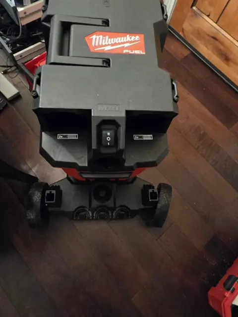 M18 FUEL PACKOUT wet/dry vac