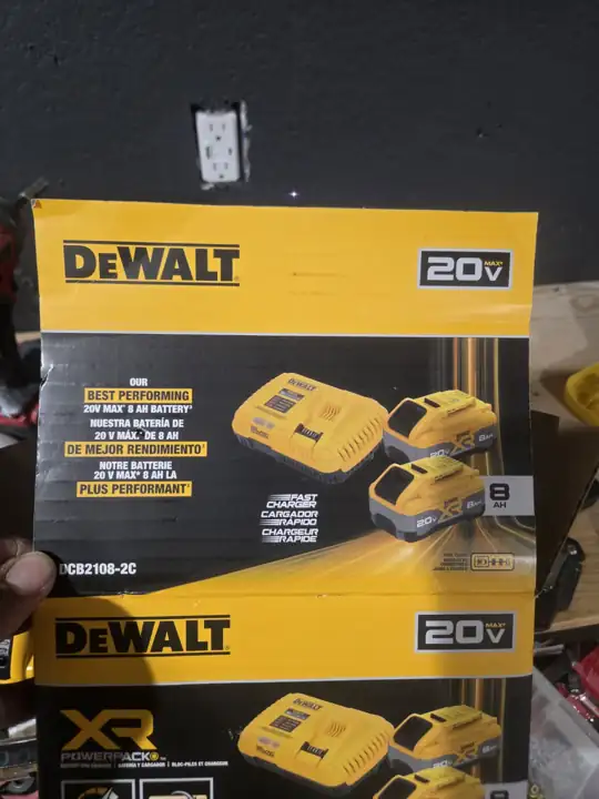 20V MAX battery and charger starter kits