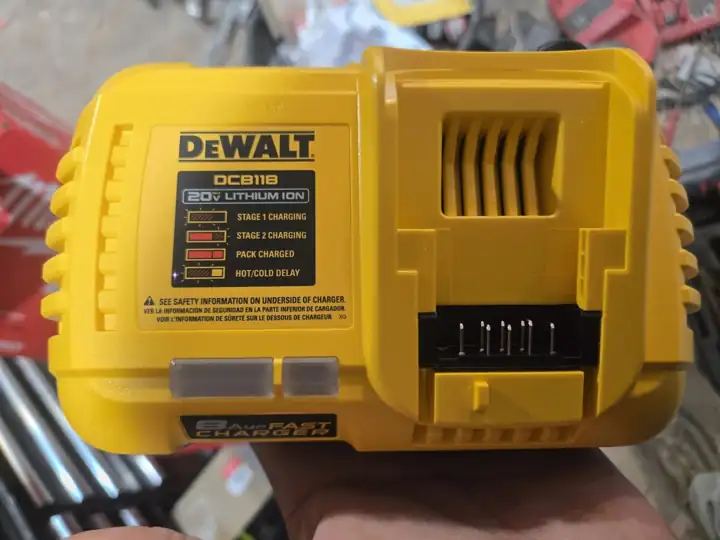 DCB118 fast charger