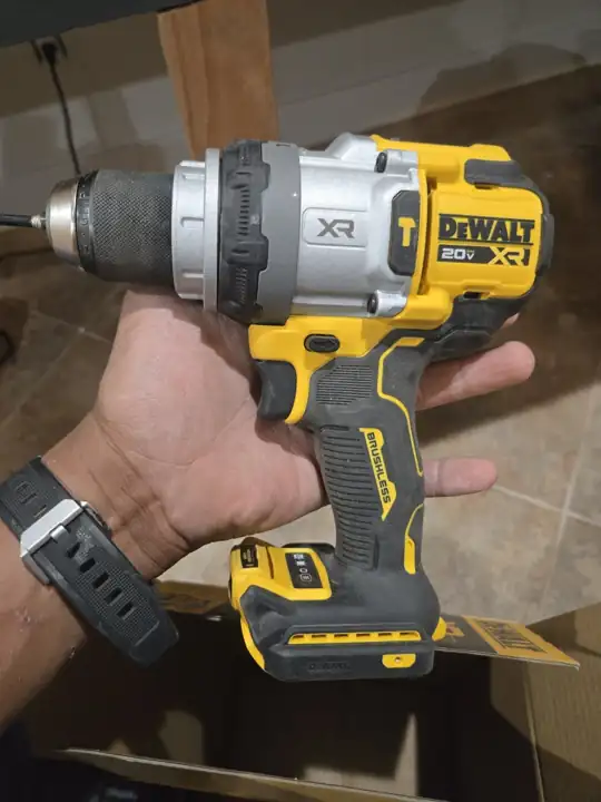 20V XR Powerpack hammer drill DCD1007 in hand