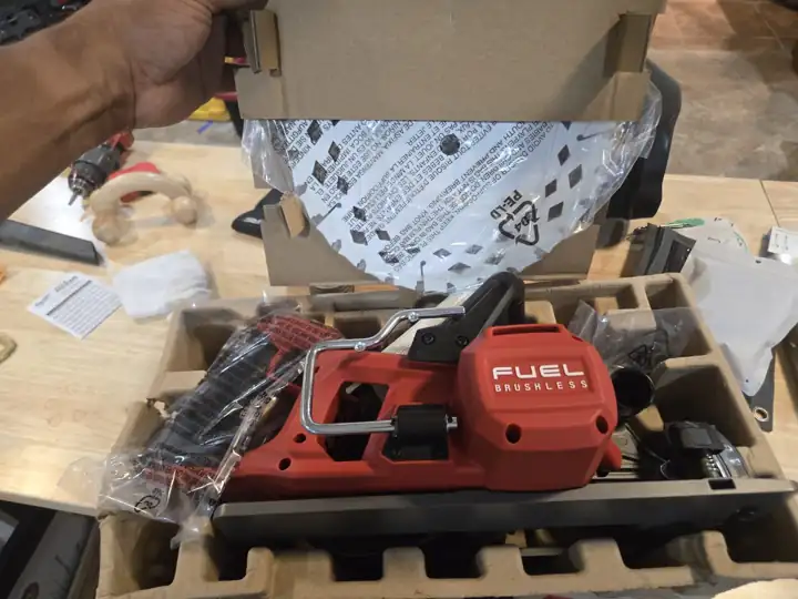Unboxing the M18 FUEL 10-1/4in rear-handle saw